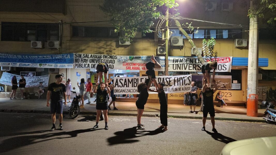 el-colectivo-tierra-colora-se-unio-a-las-protestas-en-la-facultad-de-humanidades-contra-el-veto-de-milei