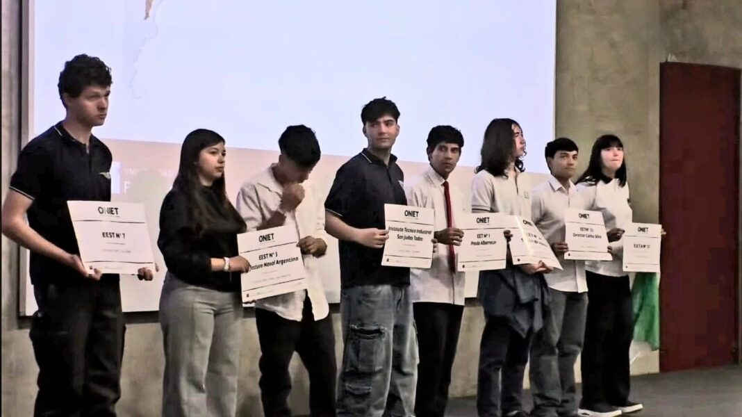 2302662-estudiantes-chaquenos-se-destacaron-en-las-olimpiadas-nacionales-de-informatica-innov68fef400d00e2
