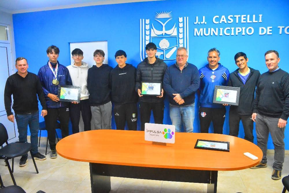 2320739-castelli-el-municipio-reconocio-a-deportistas-que-participaron-en-los-juegos-evita-2025